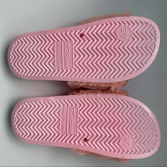 NEW Faux Fur Pink Slides - Picture 4 of 7
